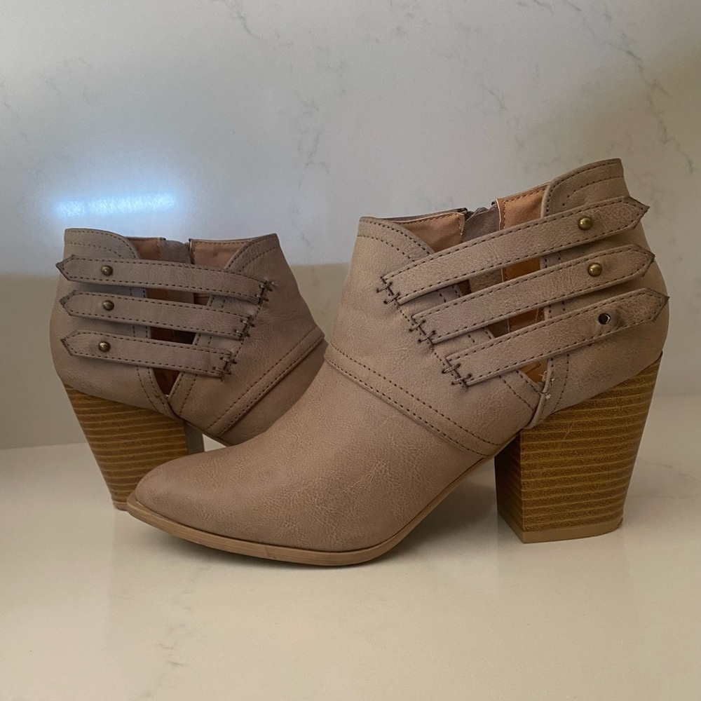 Qupid Ankle Boots